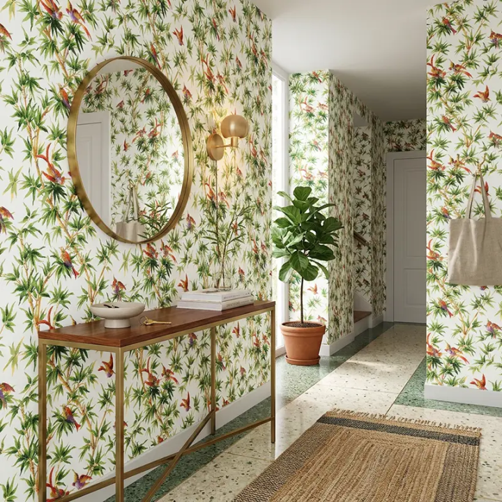 Papier peint oiseaux de paradis exotique dans un hall d’entrée